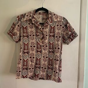 Rad printed vintage collared top